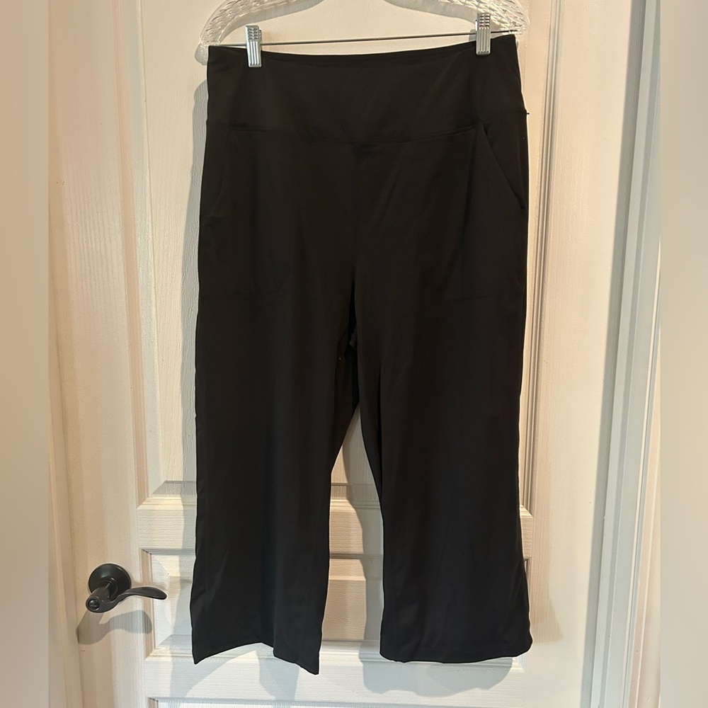 Women's Black Wide Leg Capri Pants